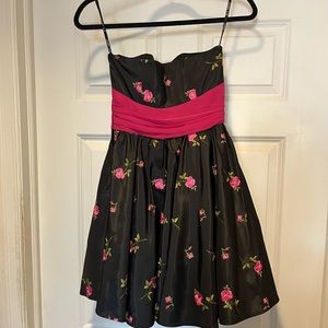 Women’s Size 2 Embroidered Betsey Johnson dress